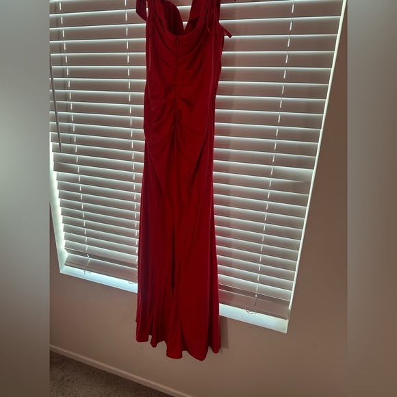 Preloved elegant Red Evening Gown - Picture 1 of 6